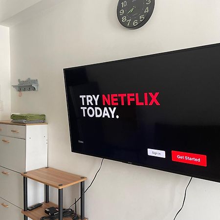 Fame Residences Condo Tower 1 With Fast Wifi & Free Netflix マンダルヨン・シティ エクステリア 写真